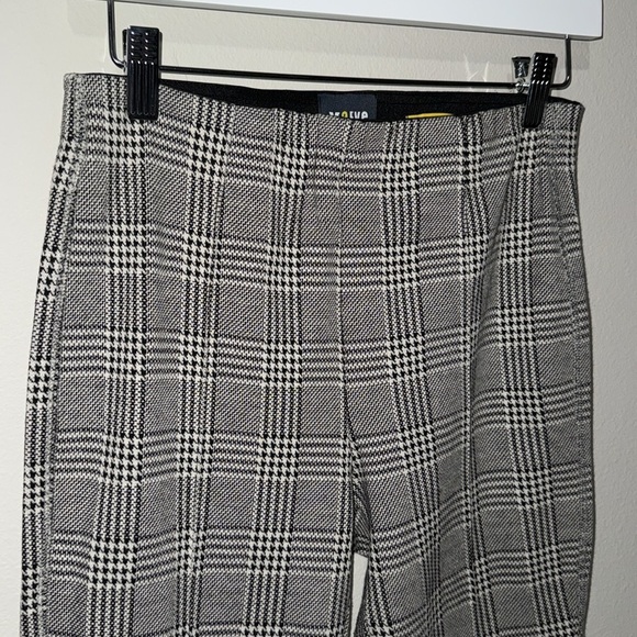 Maeve by Anthropologie Wide Leg Pull on Trousers in a black and White Plaid, XS - Picture 3 of 6